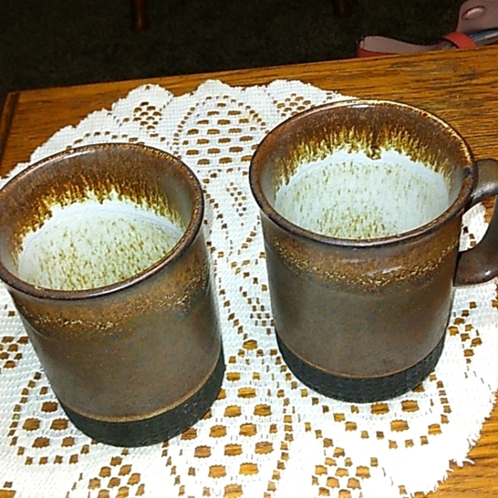 Set of 2 stoneware mugs